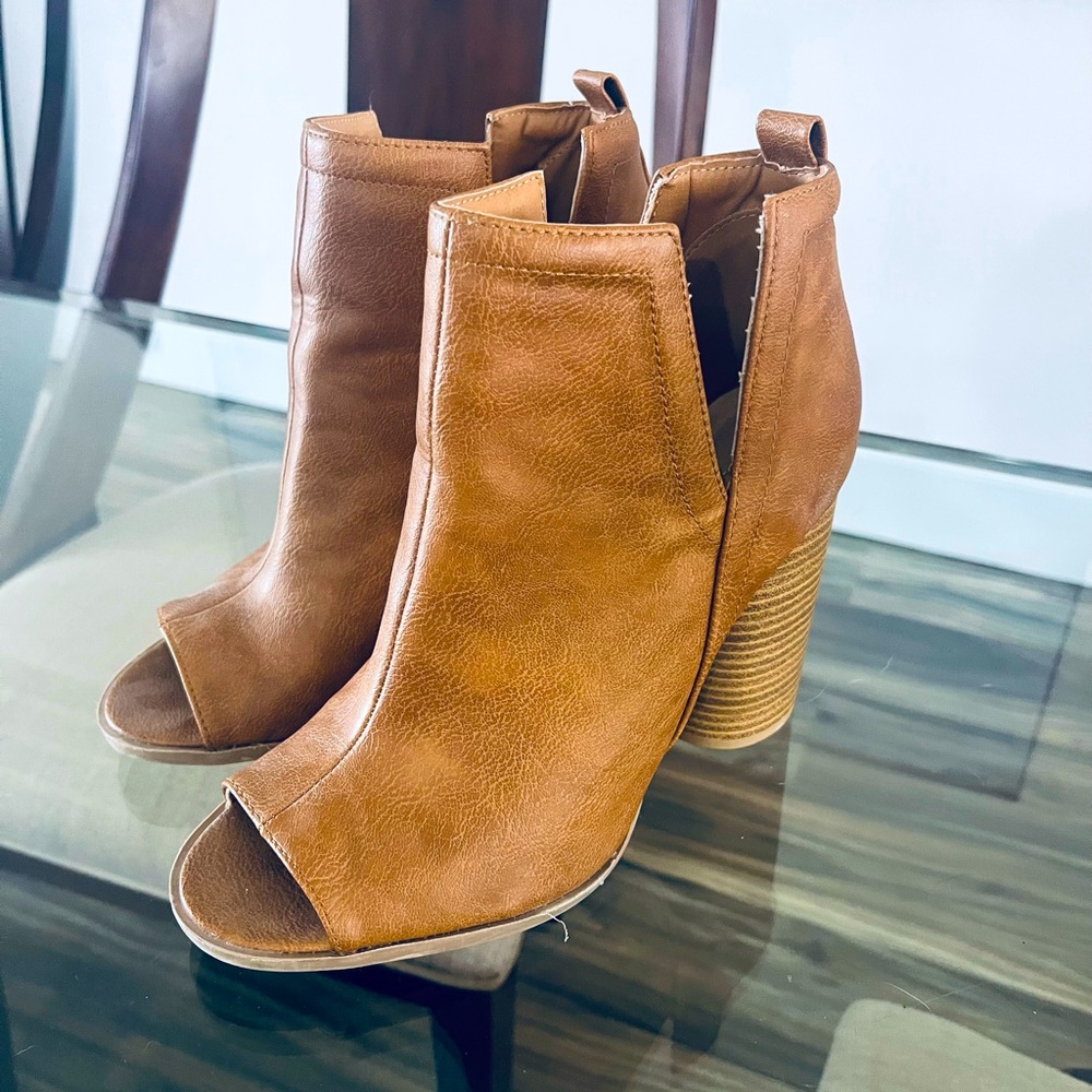 Qupid open toe boot